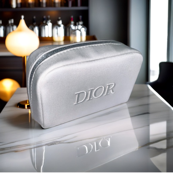 ✨ Dior Cosmetics Bag - Bright White - Picture 3 of 3